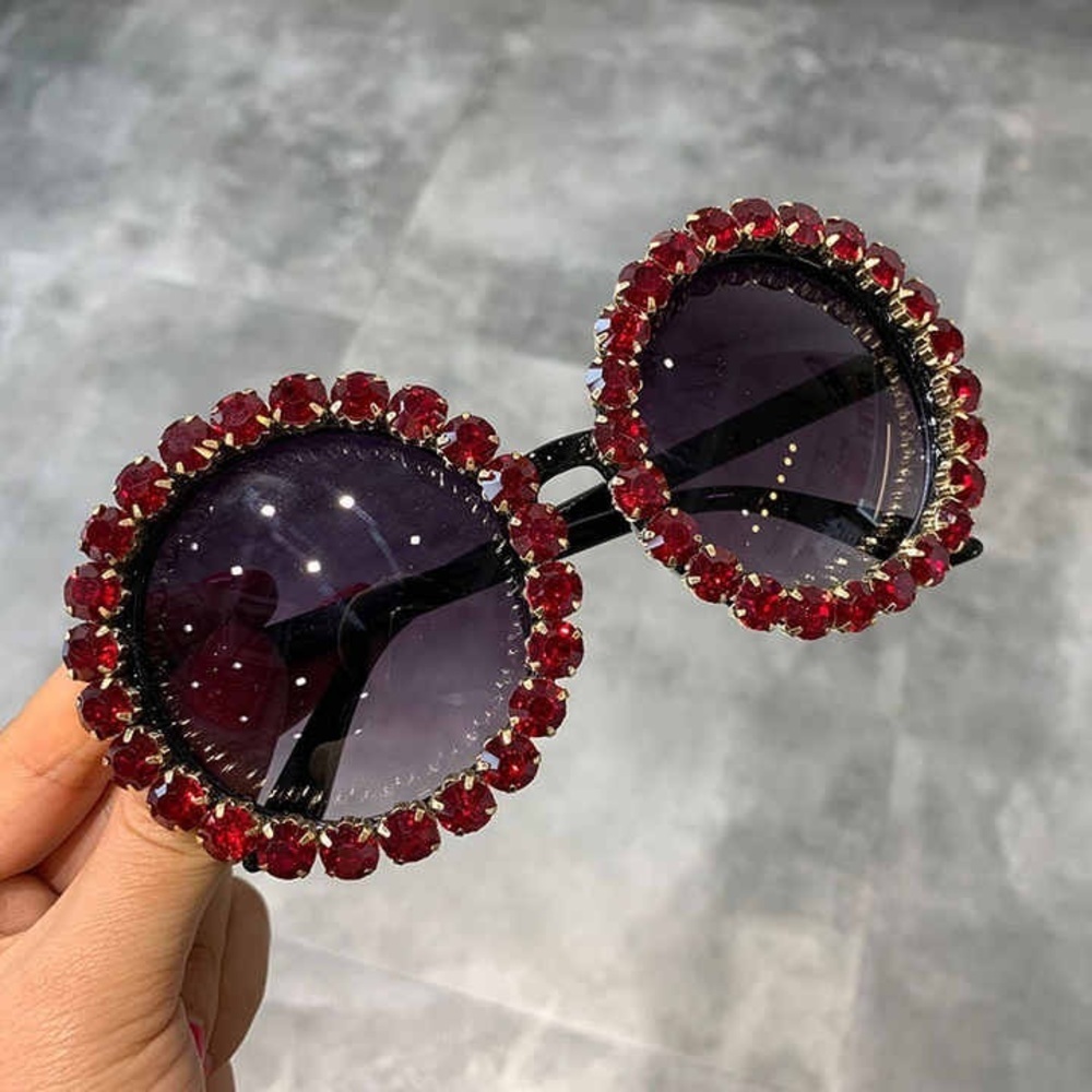 Elegant Crystal-Embellished Sunglasses - Picture 5 of 5
